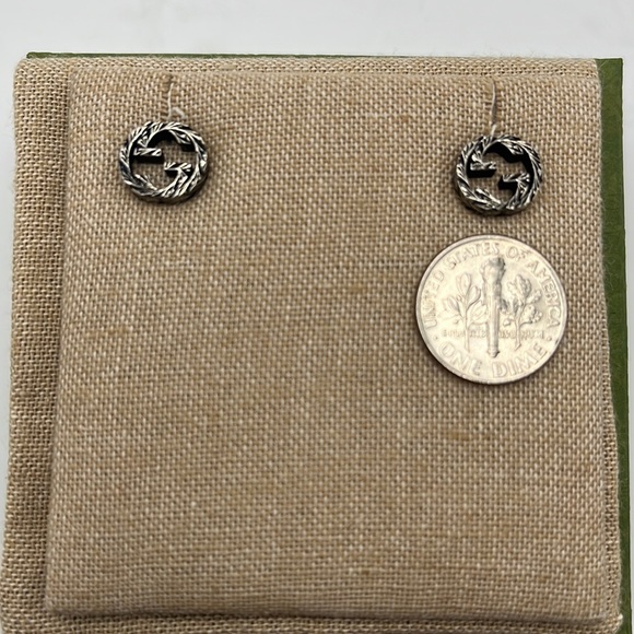 Interlocking G earrings in silver - Picture 5 of 5